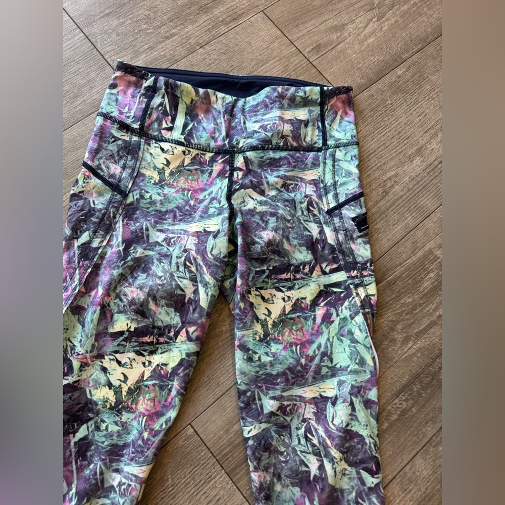 Lululemon Multicolor Patterned Cropped Leggings - image 4